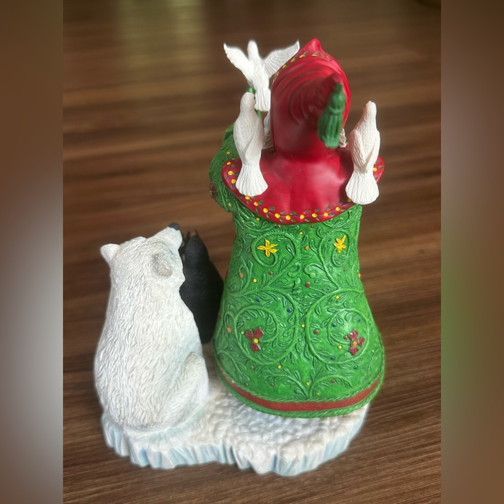 Vintage 1996 Lenox Santa's Gift of Peace figurine, designed by Lynn Bywaters - Picture 7 of 9